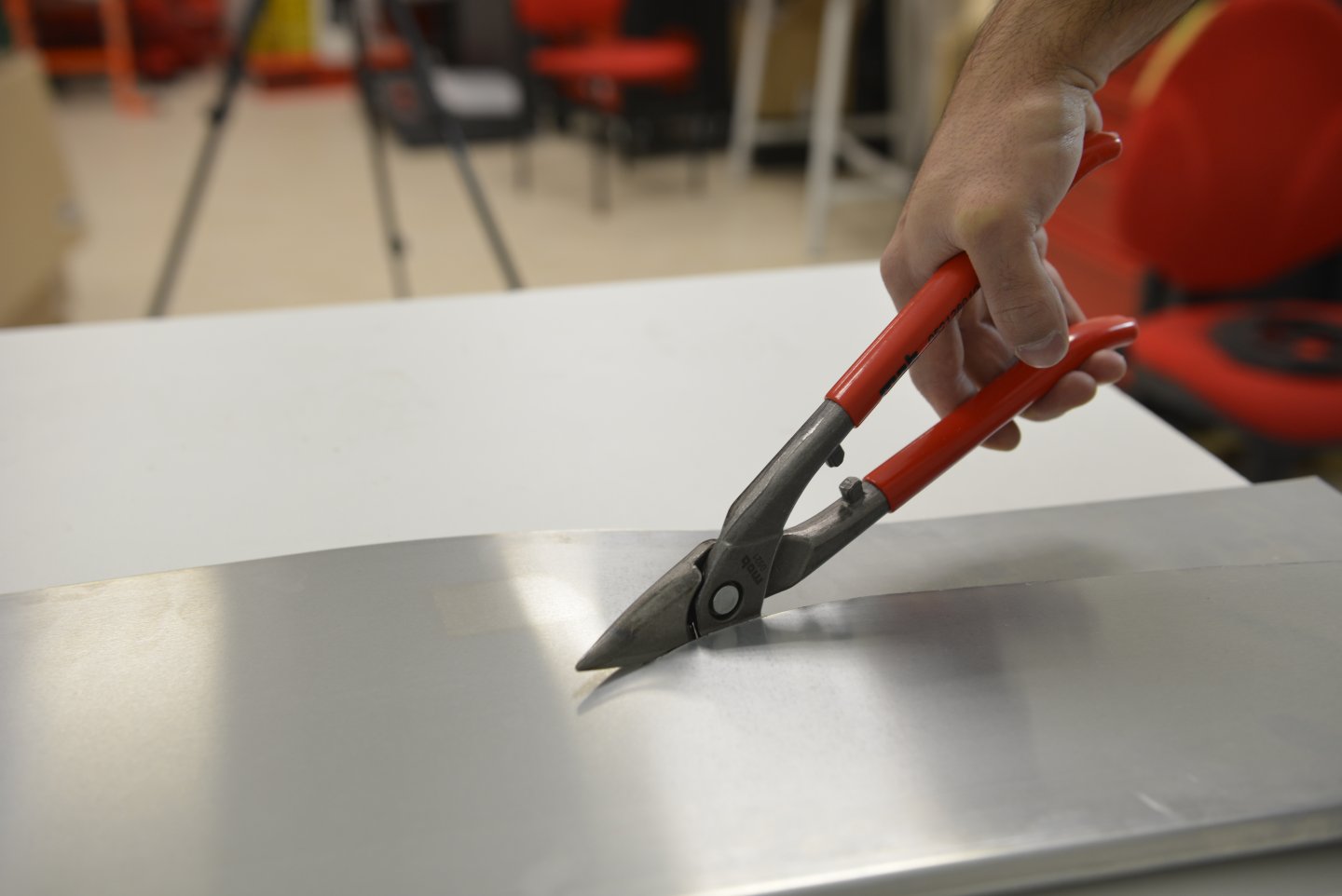 Tin snips, left cutting, on card 03