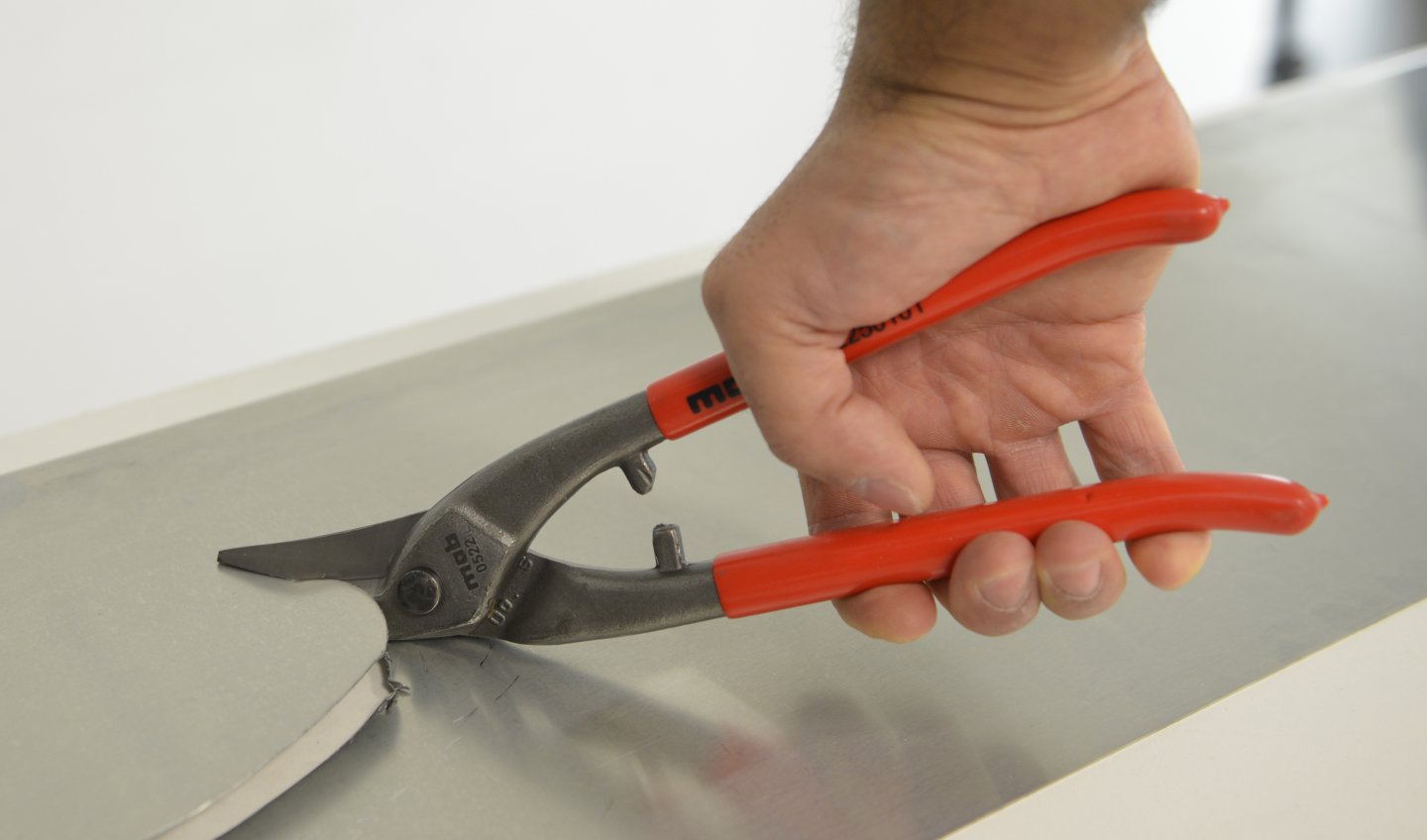 Tin snips - curve-cutting snips, left cutting, on card 03