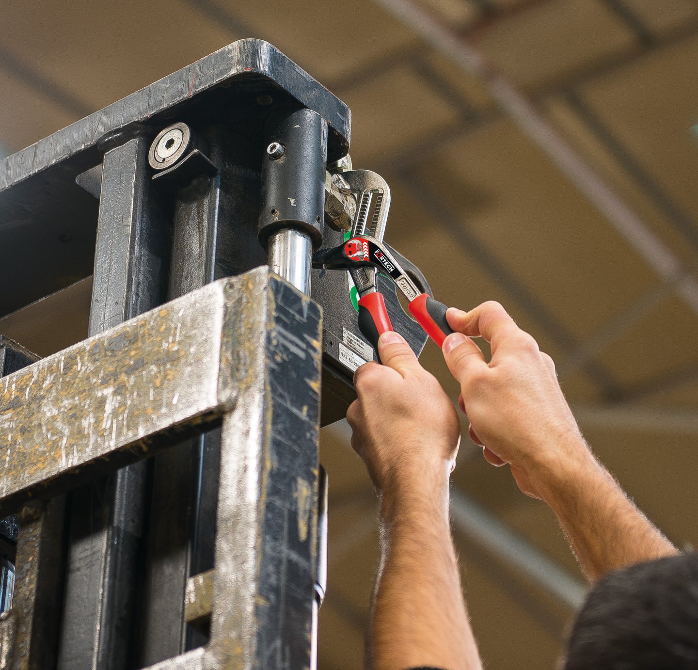 Ratcheting pipe wrench 05