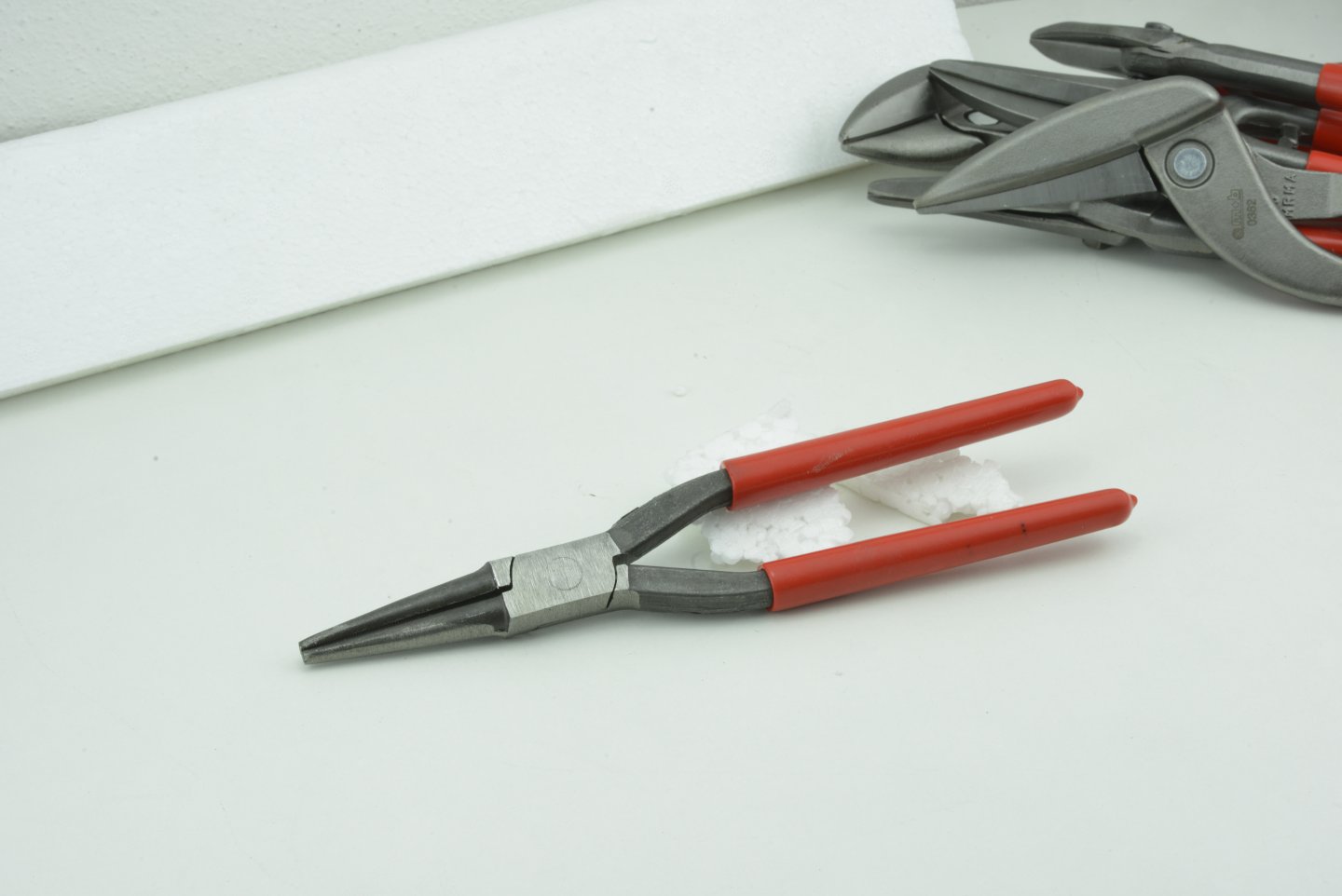 Round nose pliers on card 03