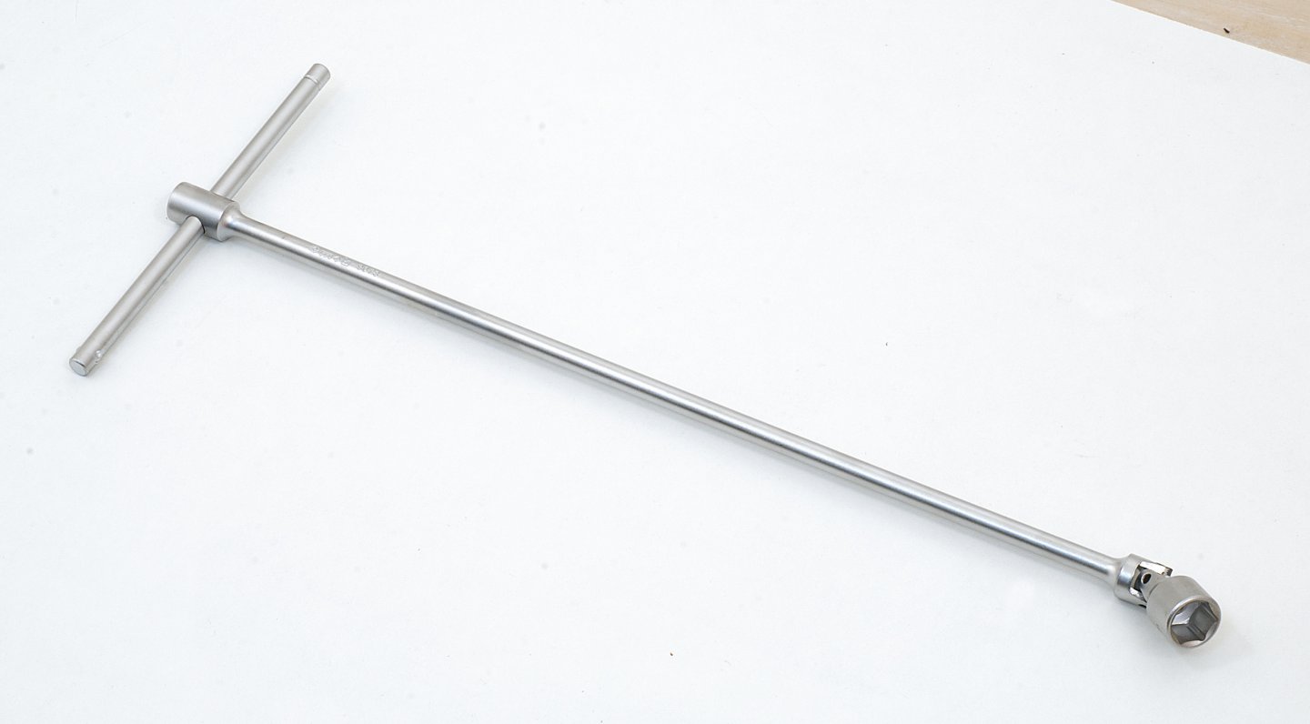 T-handle with socket