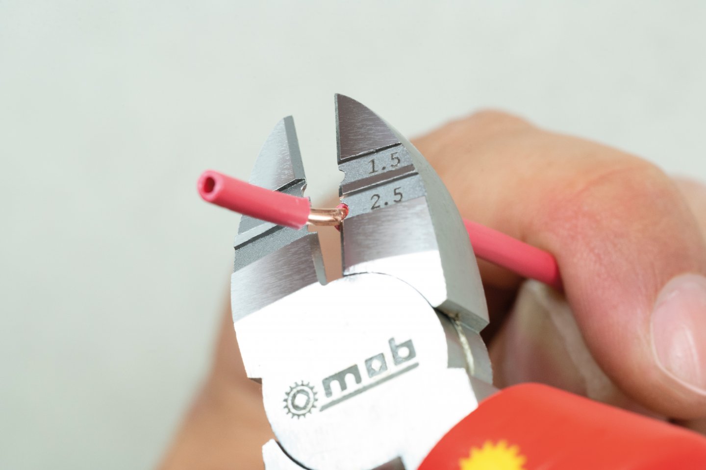 Diagonal cutting nippers & wire stripper 03