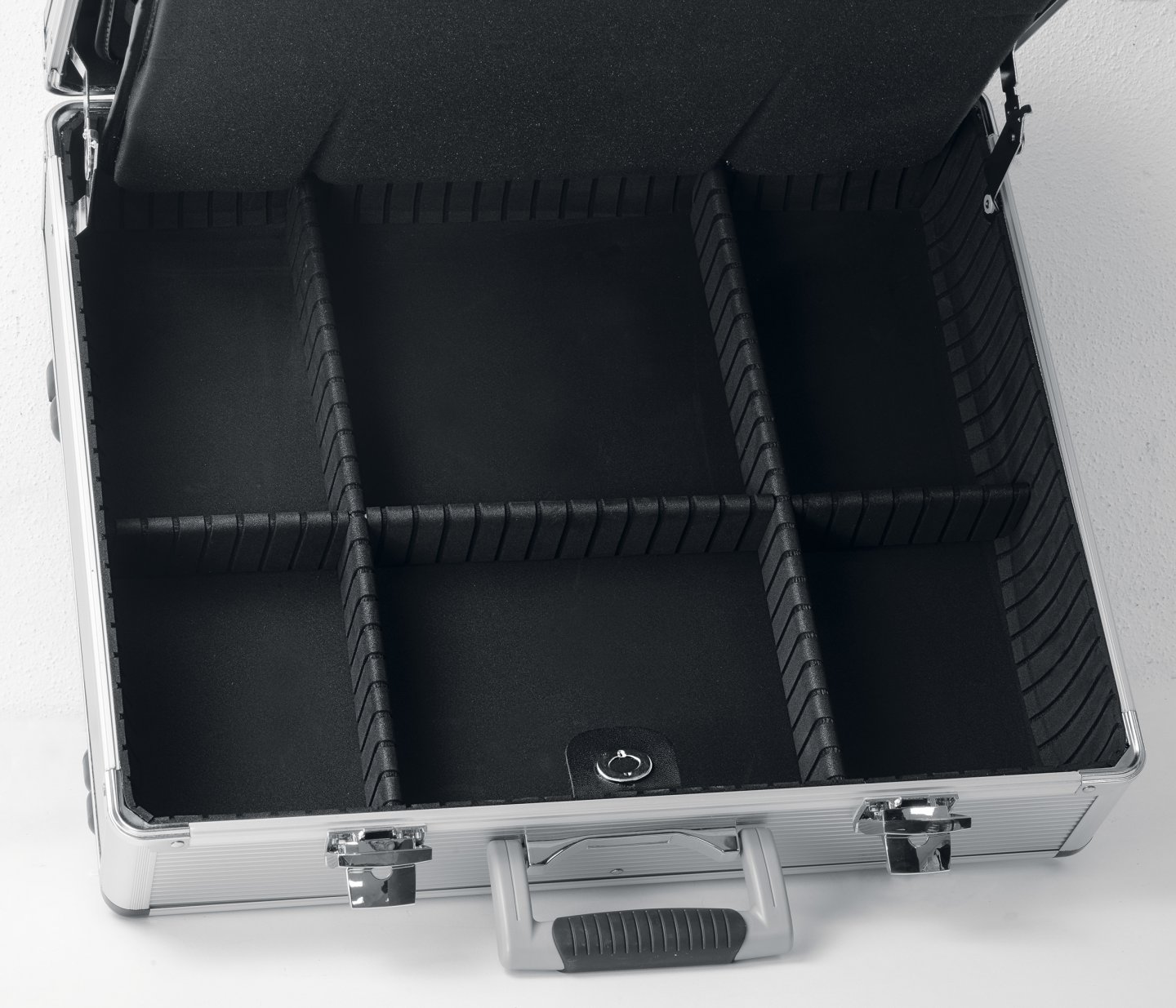 Aluminium trolley case, empty 04