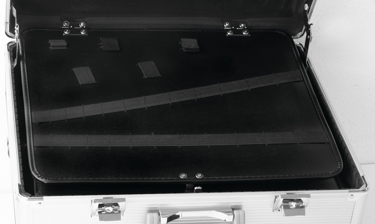 Aluminium trolley case, empty 03