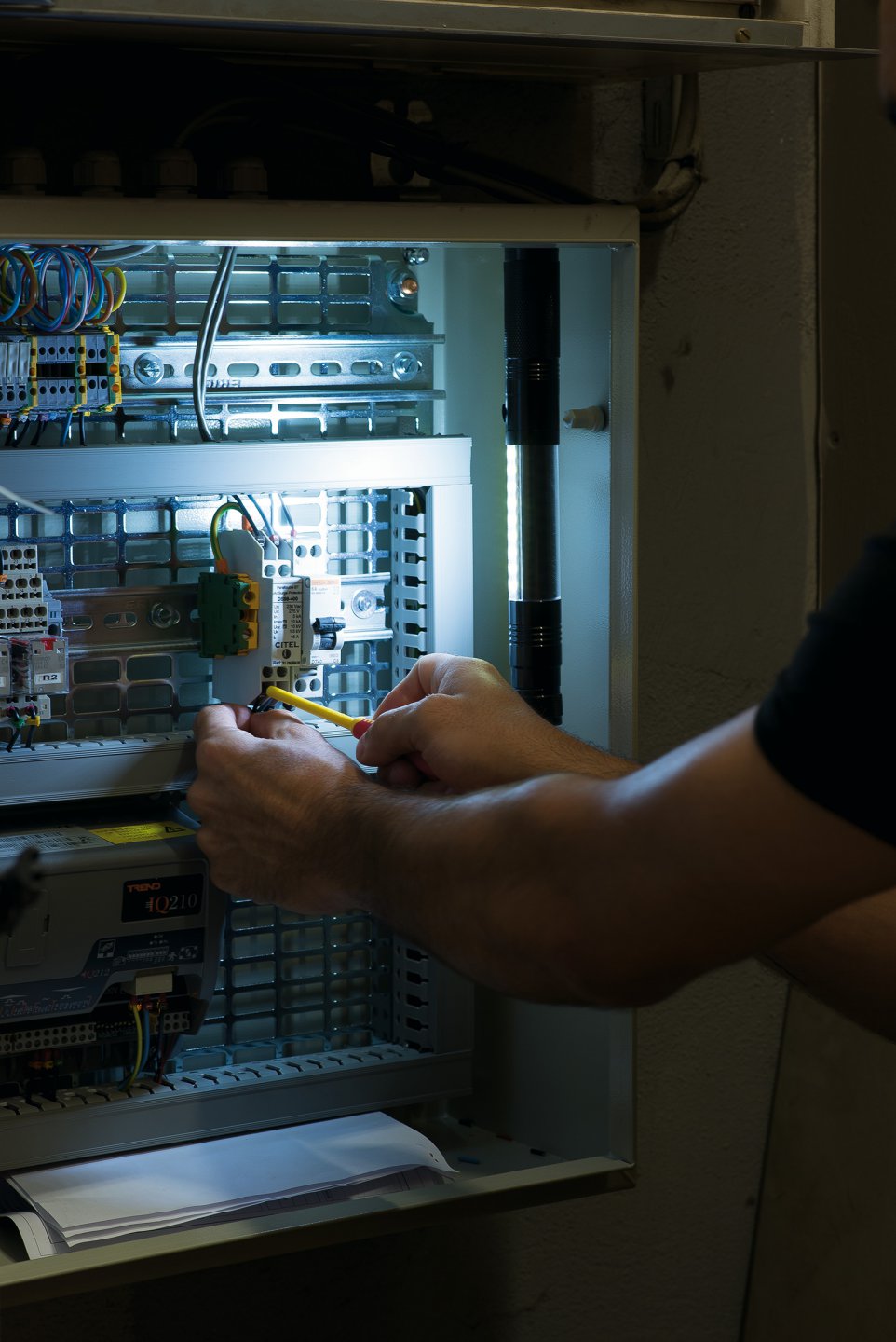 ‘flex ii’ flexible inspection lamp with led strip and magnet - in 12-item display box 07