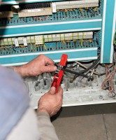 Wire stripping knife, on card 04