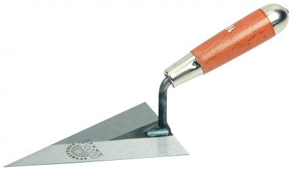 Triangular trowel