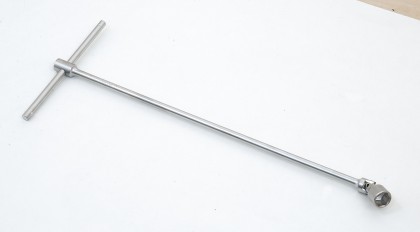 T-handle with socket